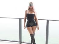 Nicki Minaj w skórzanym obcisłym body